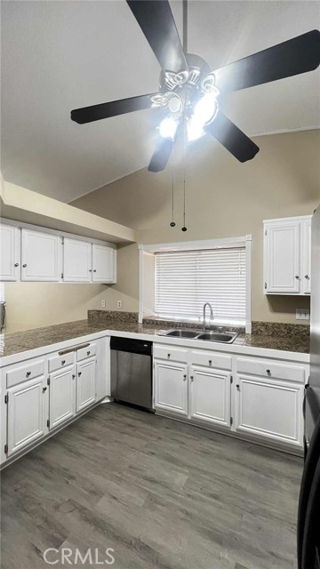 Detail Gallery Image 5 of 21 For 4620 Grandview, Palmdale,  CA 93551 - 3 Beds | 2 Baths