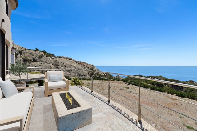 24517 Piuma Road, Malibu CA: https://media.crmls.org/medias/a8f65ee1-194e-497f-a810-2661ee329e7c.jpg