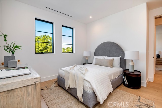 Detail Gallery Image 27 of 39 For 13602 Morrison St, Sherman Oaks,  CA 91423 - 6 Beds | 6/1 Baths