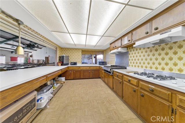 1895 W Devonshire Avenue, Hemet CA: https://media.crmls.org/medias/a8f8c422-8454-4bb5-95b6-43a470b0a967.jpg