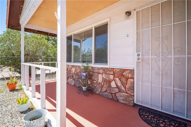 Detail Gallery Image 5 of 30 For 16176 Del Rey Ct, Victorville,  CA 92395 - 4 Beds | 2 Baths