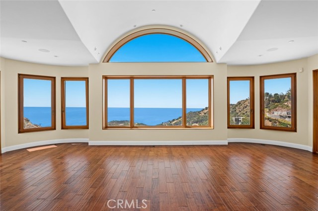 24517 Piuma Road, Malibu CA: https://media.crmls.org/medias/a8f9d357-6b65-4da5-89d5-ba95aa7cbd1e.jpg