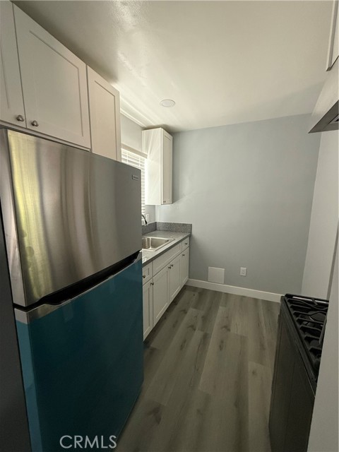 Detail Gallery Image 6 of 11 For 2293 Grand Ave, Long Beach,  CA 90815 - 2 Beds | 1 Baths