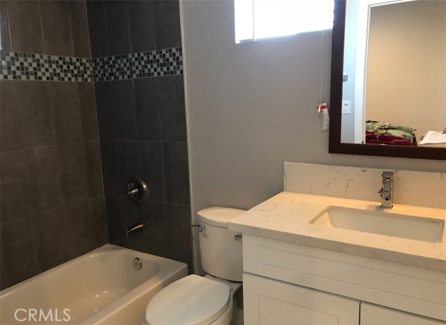 Detail Gallery Image 6 of 8 For 862 W 74th St, Los Angeles,  CA 90044 - 10 Beds | 6 Baths