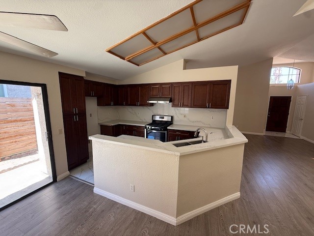 Detail Gallery Image 4 of 22 For 2988 Dartmouth Cir, Corona,  CA 92879 - 4 Beds | 2 Baths