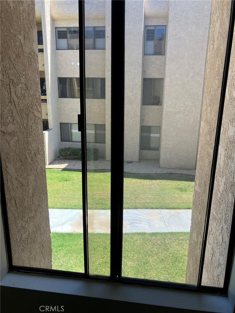https://media.crmls.org/medias/a8fcbc94-5acb-4cda-8442-47a9fb356e84.jpg?preset=X-Large