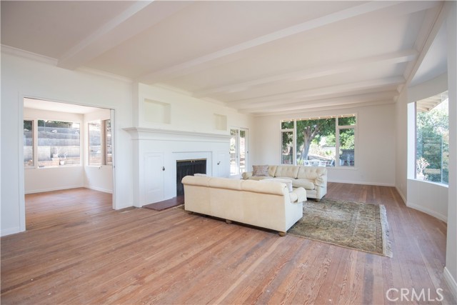 2475 Sunset Drive, Riverside CA: https://media.crmls.org/medias/a8fcd186-1a26-4598-9dd6-b78436210709.jpg