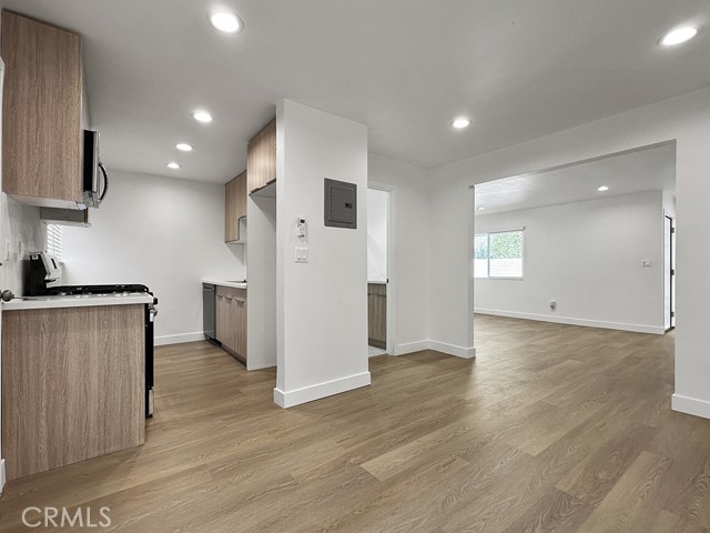 Detail Gallery Image 3 of 16 For 1144 Stanley Ave #D,  Long Beach,  CA 90804 - 3 Beds | 2 Baths