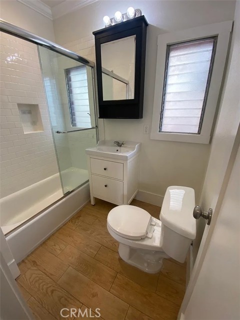 207 Mira Mar Avenue, Long Beach CA: https://media.crmls.org/medias/a8fede28-02ed-4e3e-b927-ee682e0fb7c2.jpg