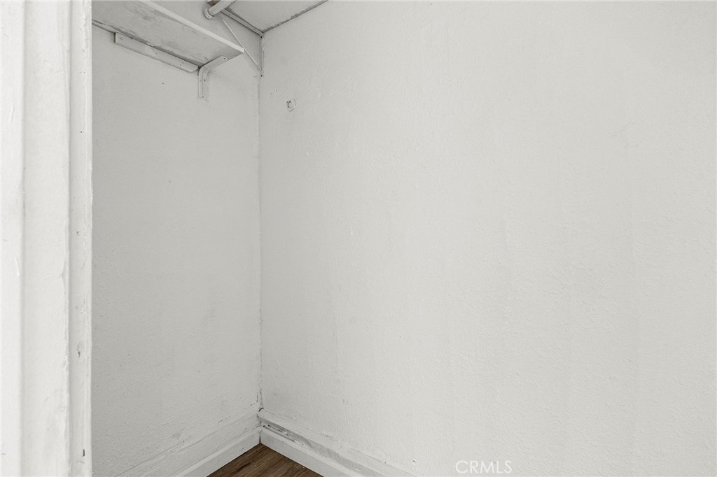 https://media.crmls.org/medias/a8ff3d8b-495b-43e4-a83a-19fb1417e6d1.jpg?preset=X-Large