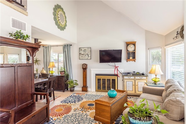28138 Florence Lane, Canyon Country CA: https://media.crmls.org/medias/a8ffcb22-9265-485b-9714-f6916590182b.jpg
