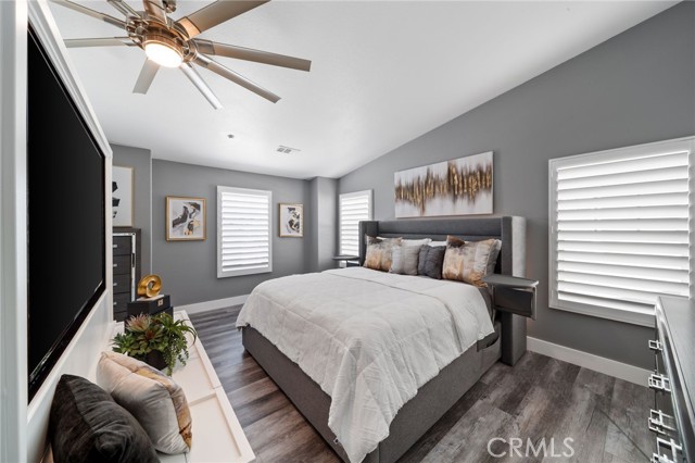 15583 N Peak Lane, Fontana CA: https://media.crmls.org/medias/a8ffe504-239b-406e-b740-baade348cb91.jpg
