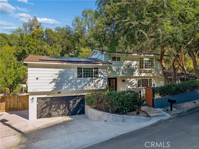 Detail Gallery Image 2 of 73 For 4590 Ensenada Dr, Woodland Hills,  CA 91364 - 3 Beds | 2/1 Baths