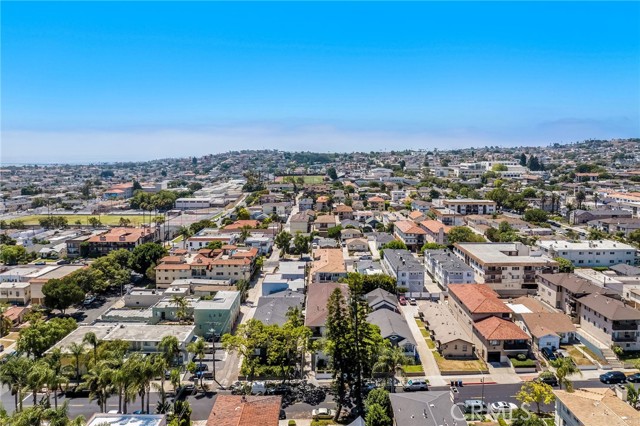 935 W 10th St, San Pedro CA: https://media.crmls.org/medias/a90195c3-5090-4c24-af8c-566ce2003b0a.jpg