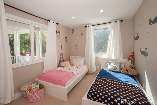 Detail Gallery Image 20 of 27 For 7120 Pacific View Dr, Los Angeles,  CA 90068 - 5 Beds | 4 Baths