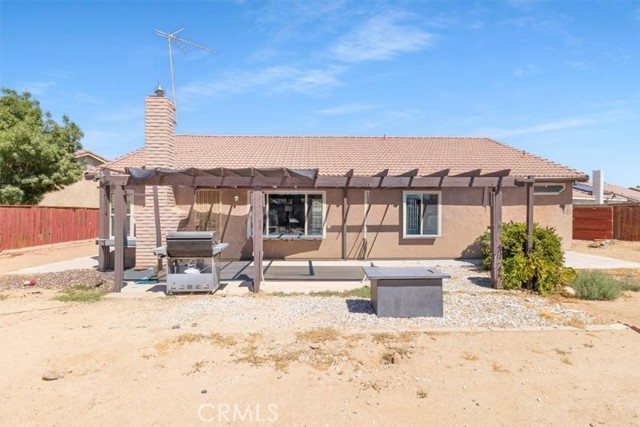 10715 Wakefield E Street, Adelanto CA: https://media.crmls.org/medias/a90451ec-7ff2-44cd-9447-119a0d956546.jpg