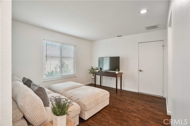 Detail Gallery Image 10 of 25 For 1504 Santiago Ct, Bakersfield,  CA 93307 - 4 Beds | 2/1 Baths