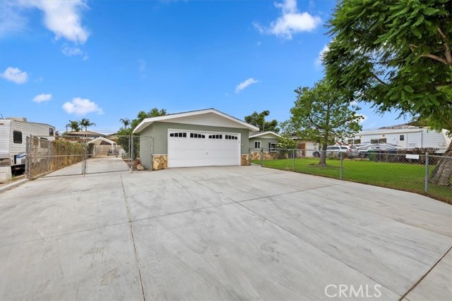 887 Kingman Drive, Norco CA: https://media.crmls.org/medias/a904ac3c-a2c9-4314-8614-28a57d8d3a48.jpg