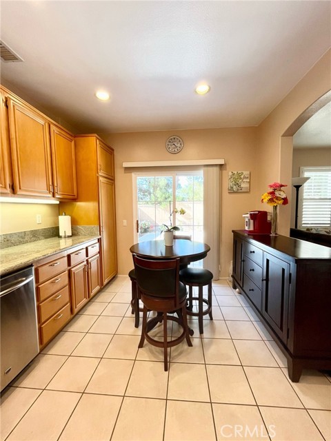 Detail Gallery Image 6 of 17 For 52 Danbury Ln, Irvine,  CA 92618 - 3 Beds | 2/1 Baths