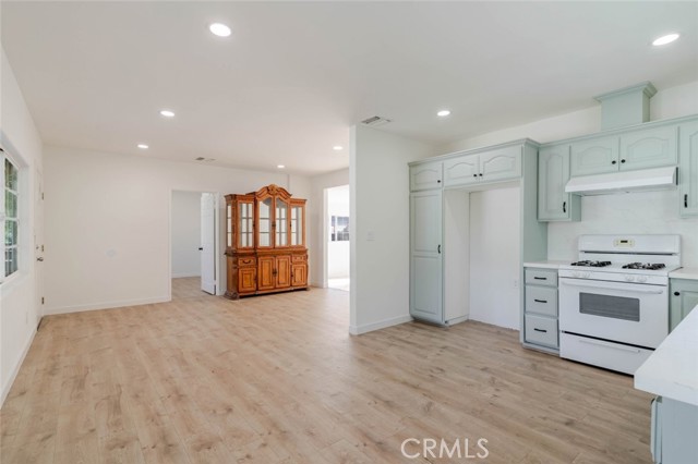 Detail Gallery Image 5 of 23 For 13716 Judd St, Pacoima,  CA 91331 - 2 Beds | 1 Baths