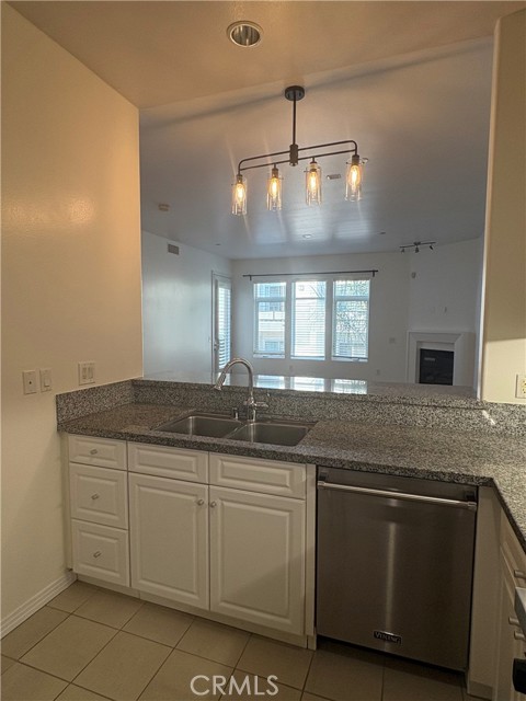 4050 Glencoe Avenue, Marina del Rey CA: https://media.crmls.org/medias/a905f294-252f-431b-b3a3-0d6e90bcc523.jpg