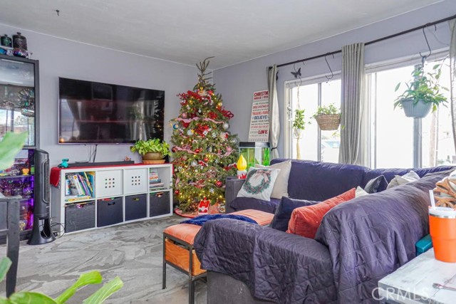 3915 E 11th Street, Long Beach CA: https://media.crmls.org/medias/a905fc92-11aa-4a1b-9606-2283e7f708de.jpg