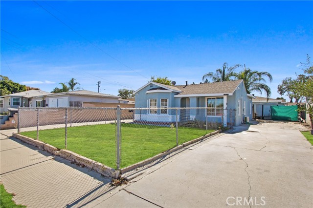 Detail Gallery Image 2 of 11 For 11648 208th St, Lakewood,  CA 90715 - 4 Beds | 2 Baths