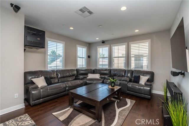 Detail Gallery Image 6 of 46 For 639 W Foothill Bld #12,  Glendora,  CA 91741 - 3 Beds | 2/2 Baths