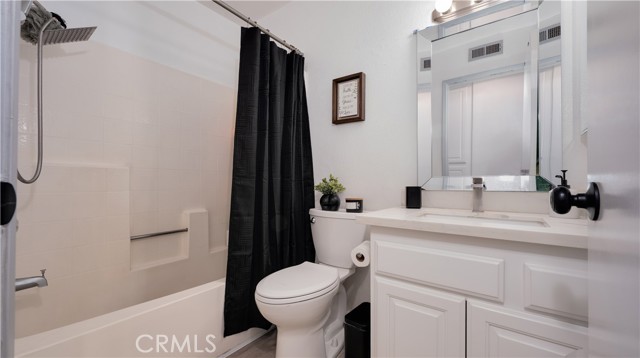 19450 Sweetwood Lane, Lake Elsinore CA: https://media.crmls.org/medias/a9065dc0-2dfc-4278-91f1-8fdf1a97744e.jpg