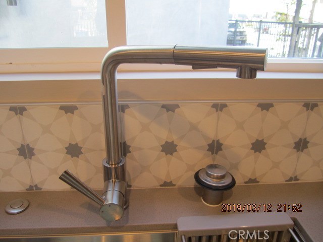 Detail Gallery Image 9 of 22 For 6220 Tyrone Ave #6220 1/2,  Van Nuys,  CA 91401 - 3 Beds | 3 Baths