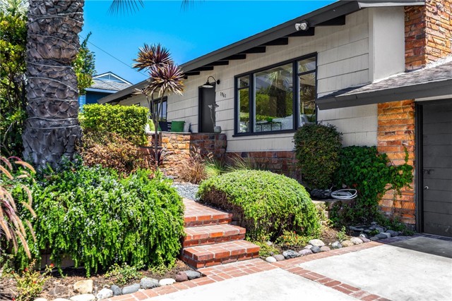 1961 Temple Hills Drive, Laguna Beach CA: https://media.crmls.org/medias/a906d84b-7ea2-4082-aa3e-a7cc5417e5b0.jpg