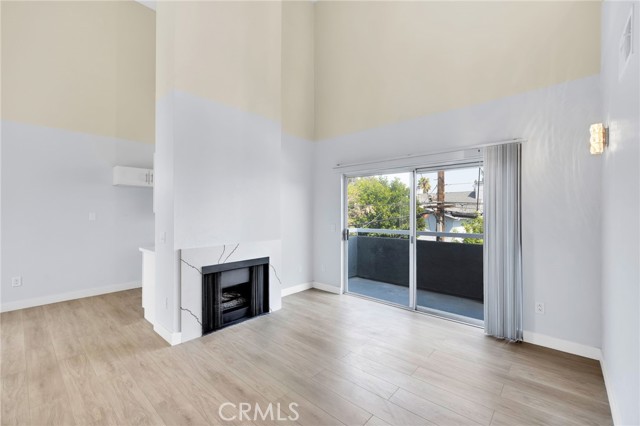 Detail Gallery Image 3 of 14 For 4406 Cahuenga Bld #205,  Toluca Lake,  CA 91602 - 2 Beds | 2 Baths