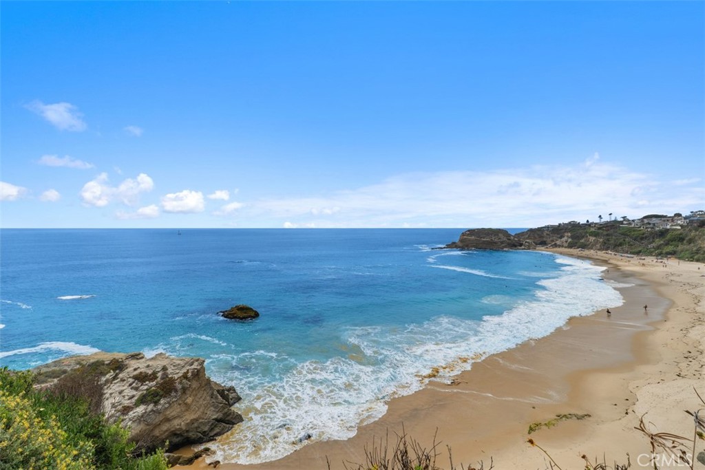 https://media.crmls.org/medias/a90794e2-fc95-4041-a493-98e012d56ed2.jpg?preset=X-Large