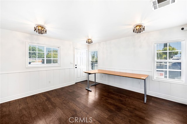 Detail Gallery Image 6 of 14 For 6000 Woodman Ave #A1,  Van Nuys,  CA 91401 - 2 Beds | 1 Baths