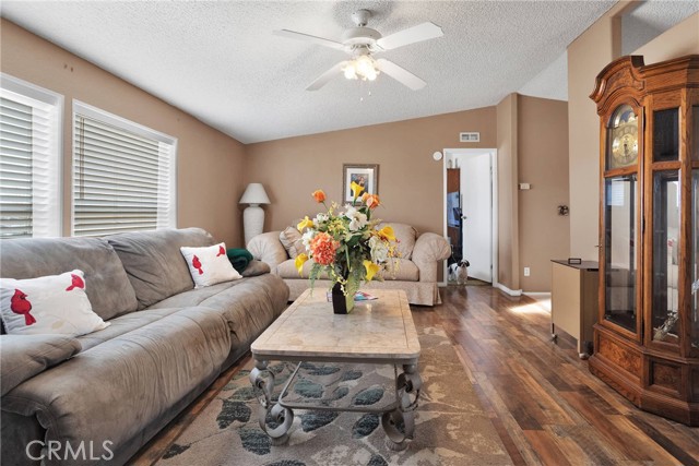 Detail Gallery Image 6 of 51 For 13365 Aster Rd, Victorville,  CA 92392 - 4 Beds | 2 Baths