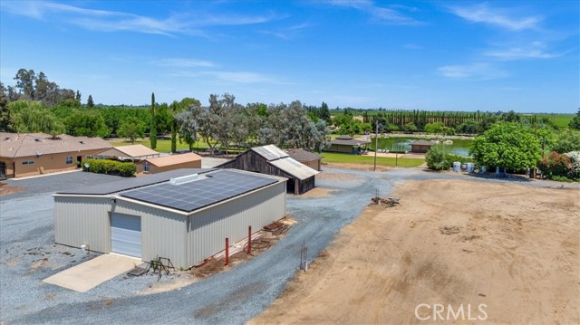 13715 E Nebraska Avenue, Kingsburg CA: https://media.crmls.org/medias/a9085c9e-d96f-497b-b0e4-84ddb96d74d4.jpg