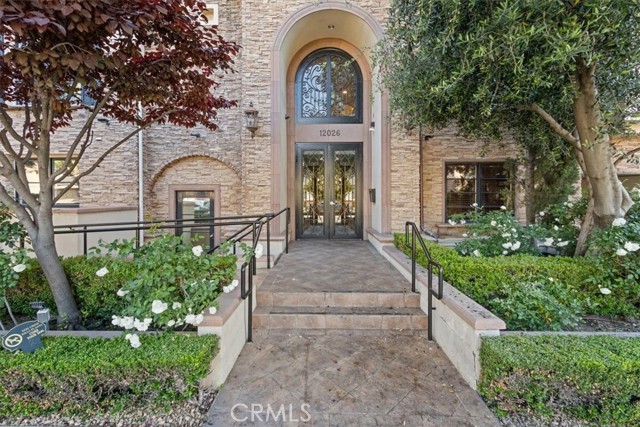 Detail Gallery Image 2 of 31 For 12026 Hoffman Steet #101,  Studio City,  CA 91604 - 3 Beds | 3 Baths
