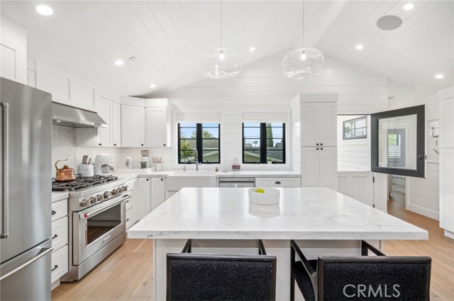 Detail Gallery Image 7 of 18 For 323 Magnolia Dr, Laguna Beach,  CA 92651 - 4 Beds | 3 Baths
