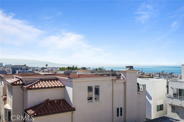 1021 Loma Drive, Hermosa Beach, California 90254, 2 Bedrooms Bedrooms, ,3 BathroomsBathrooms,Residential,Sold,Loma,PV22228638