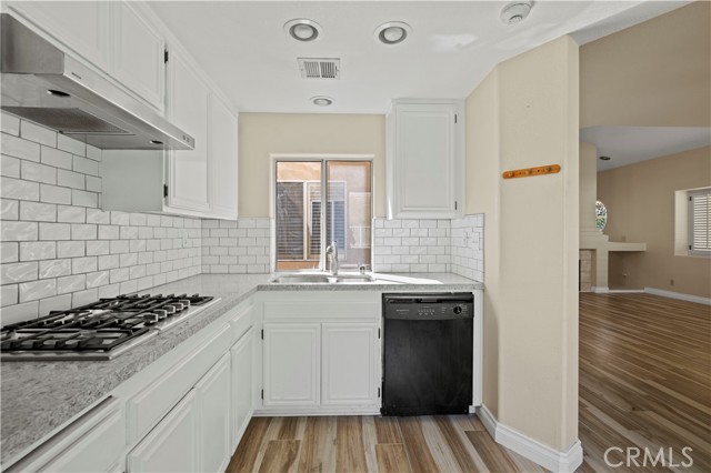 25815 Dickens Court, Stevenson Ranch CA: https://media.crmls.org/medias/a90b1e4d-1837-431d-b1e1-675c831654fb.jpg