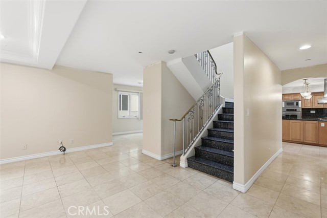 Detail Gallery Image 9 of 49 For 233 S Irena #1,  Redondo Beach,  CA 90277 - 4 Beds | 3 Baths