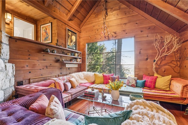 Detail Gallery Image 11 of 69 For 840 Coyote Walk, Lake Arrowhead,  CA 92352 - 4 Beds | 3 Baths