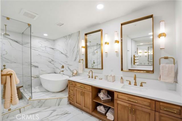 Detail Gallery Image 21 of 31 For 575 S Barrington Ave #109,  Los Angeles,  CA 90049 - 3 Beds | 2/1 Baths