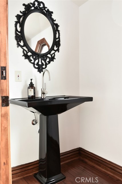 Detail Gallery Image 11 of 45 For 5235 San Feliciano Dr, Woodland Hills,  CA 91364 - 5 Beds | 4 Baths