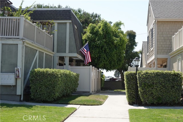 Image 2 for 16129 Warmington Ln #11, Huntington Beach, CA 92649