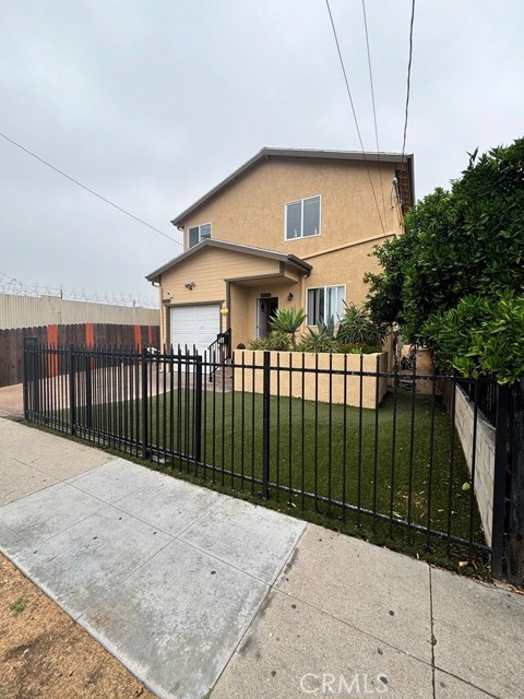 1361 E 33rd Street, Los Angeles CA: https://media.crmls.org/medias/a90eaa4d-9b1f-49bf-a637-2f3d2ae83a5c.jpg