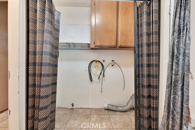 Detail Gallery Image 14 of 35 For 7725 Owensmouth, Canoga Park,  CA 91304 - 3 Beds | 2 Baths