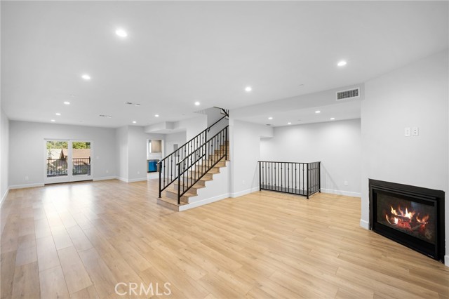 Detail Gallery Image 6 of 38 For 357 Harvey Dr #102,  Glendale,  CA 91206 - 3 Beds | 2/1 Baths