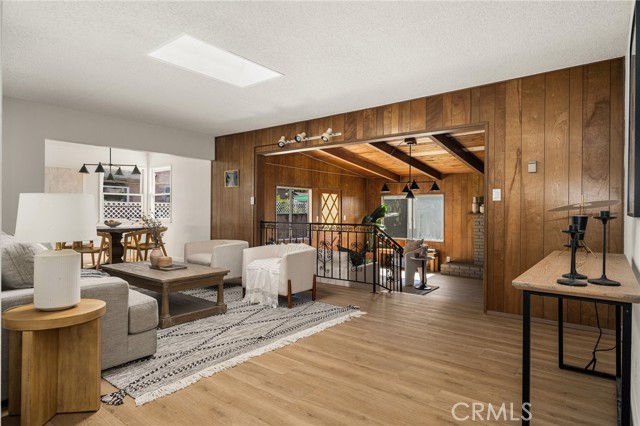 Detail Gallery Image 4 of 19 For 6102 Charlwood St, Lakewood,  CA 90713 - 4 Beds | 2 Baths