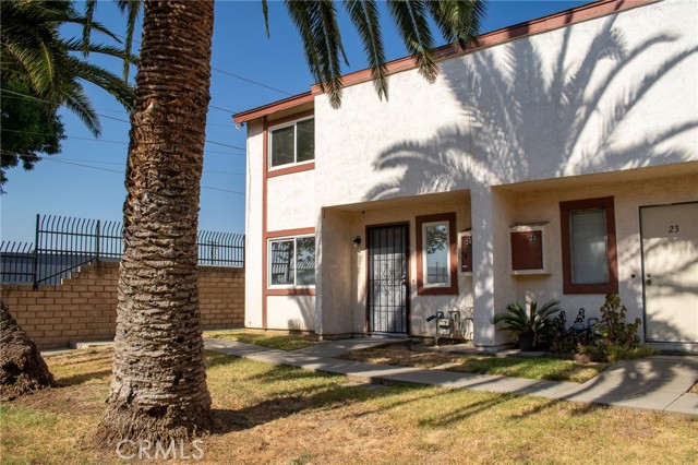 347 N Eucalyptus Avenue, Rialto CA: https://media.crmls.org/medias/a9140d55-9e9d-496d-b65d-3cf3e3ff72c1.jpg